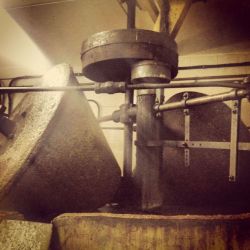 Imagen antigua de interior de molino